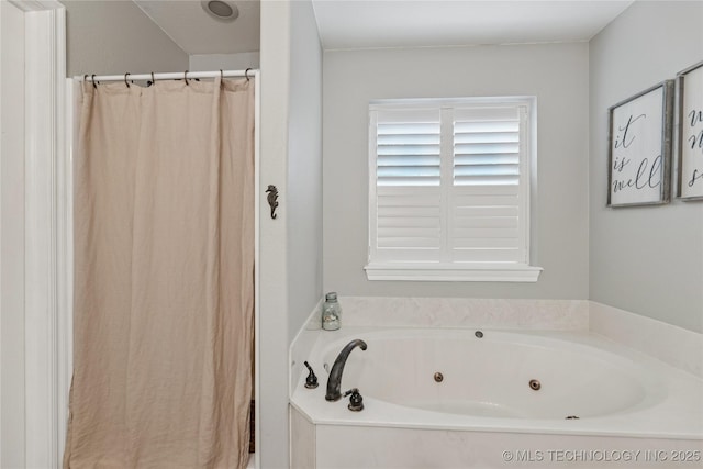11587 W 86th St S, Sapulpa, OK 74066 - bathroom with a jetted tub and a shower with shower curtain