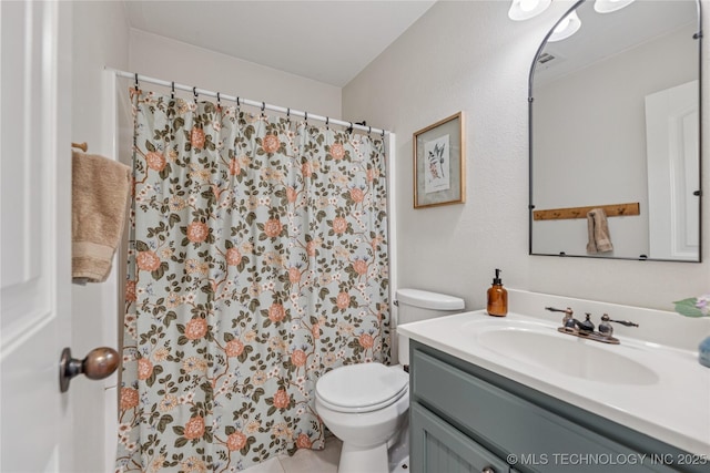 11587 W 86th St S, Sapulpa, OK 74066 - full bath featuring vanity, toilet, tile patterned flooring, and a shower with curtain