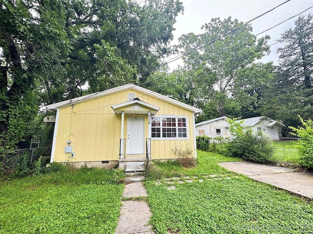 226 W Seneca St, Tahlequah, OK 74464 - view of front of house with crawl space