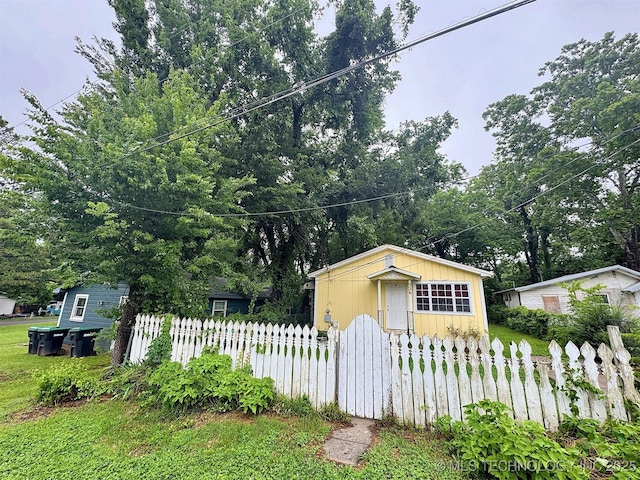 226 W Seneca St, Tahlequah, OK 74464 - bungalow with a fenced front yard and an outdoor structure