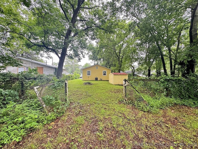 226 W Seneca St, Tahlequah, OK 74464 - view of grassy yard