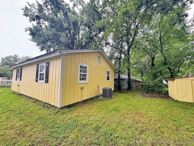 226 W Seneca St, Tahlequah, OK 74464 - view of side of property featuring a lawn and central AC