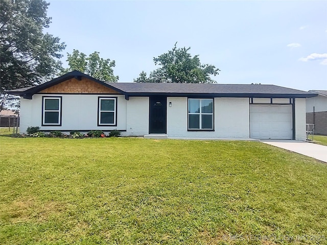 1400 NE 3rd St, Pryor, OK 74361 - single story home with a garage, driveway, and a front yard