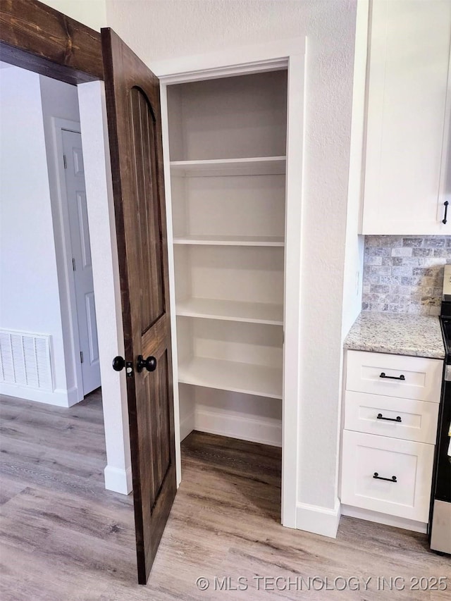 1400 NE 3rd St, Pryor, OK 74361 - view of closet
