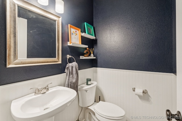 19804 E 45th St S, Broken Arrow, OK 74014 - bathroom featuring a sink, wainscoting, and toilet