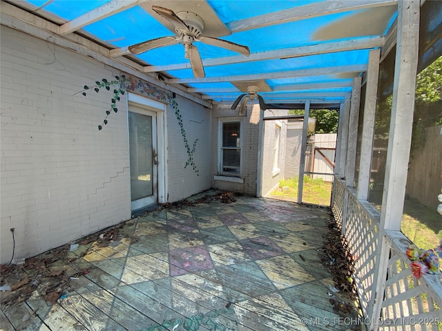 1501 E Okmulgee St, Muskogee, OK 74403 - unfurnished sunroom featuring a ceiling fan