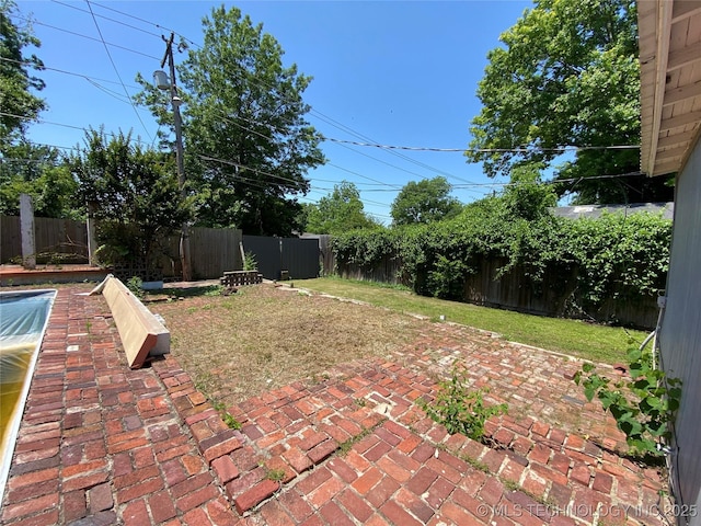 1501 E Okmulgee St, Muskogee, OK 74403 - view of yard featuring a patio