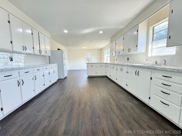 26037 S 520th Rd, Park Hill, OK 74451 - kitchen featuring recessed lighting, dark wood-style flooring, decorative backsplash, freestanding refrigerator, and a peninsula