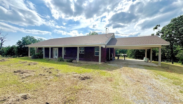 5345 Loop Pl, Mcalester, OK 74501 - ranch-style house with a carport, a front yard, and dirt driveway