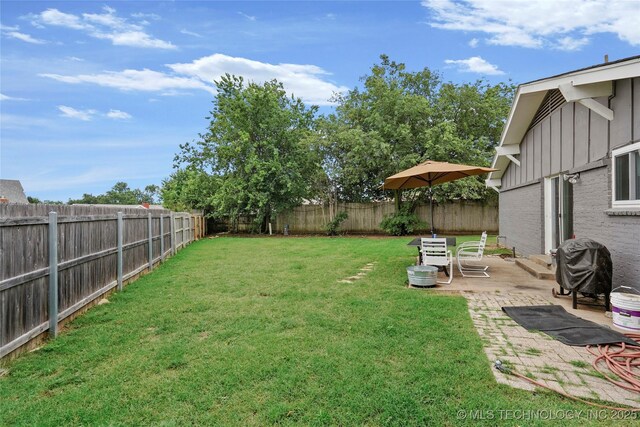 7630 E 54th Pl, Tulsa, OK 74145 - fenced backyard featuring a patio area