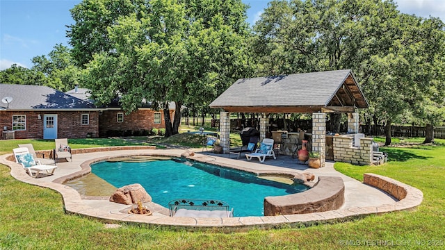 7023 Myall Rd, Lone Grove, OK 73443 - view of swimming pool featuring a patio area