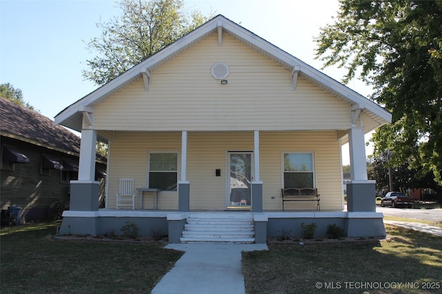 400 E Comanche, Mcalester, OK 74501 - view of front facade featuring covered porch and a front yard