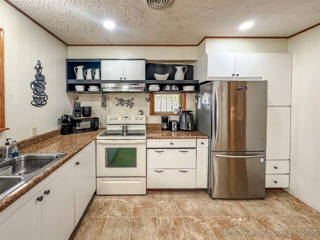 2064 Cave Creek Ct, Kansas, OK 74347 - kitchen with white range with electric stovetop, freestanding refrigerator, under cabinet range hood, ornamental molding, and open shelves