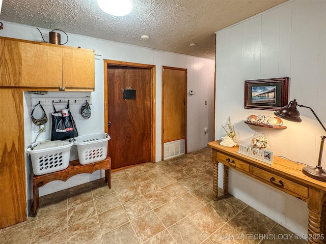 2064 Cave Creek Ct, Kansas, OK 74347 - hallway with a textured ceiling