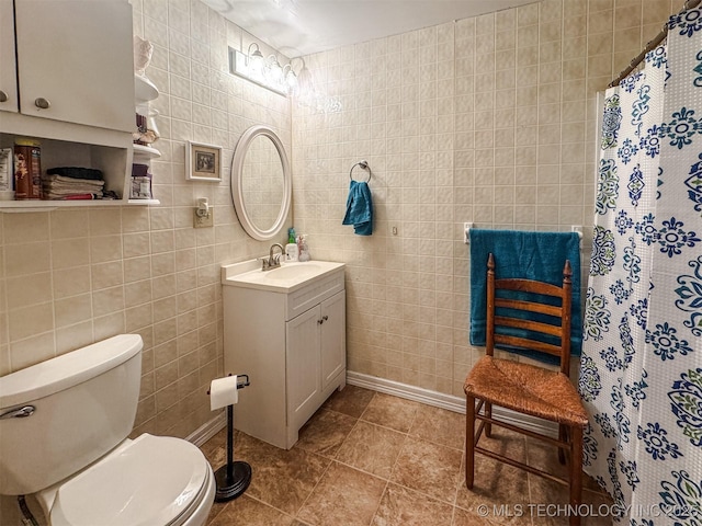 2064 Cave Creek Ct, Kansas, OK 74347 - full bathroom with tile walls, toilet, vanity, a shower with shower curtain, and baseboards