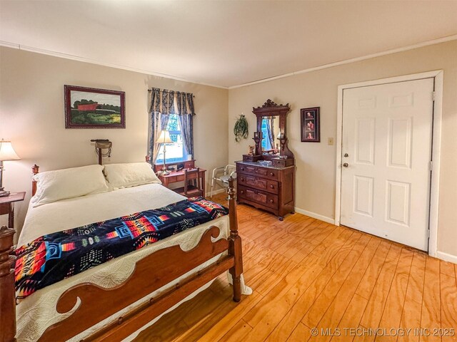 2064 Cave Creek Ct, Kansas, OK 74347 - bedroom with light wood-style flooring, crown molding, and baseboards