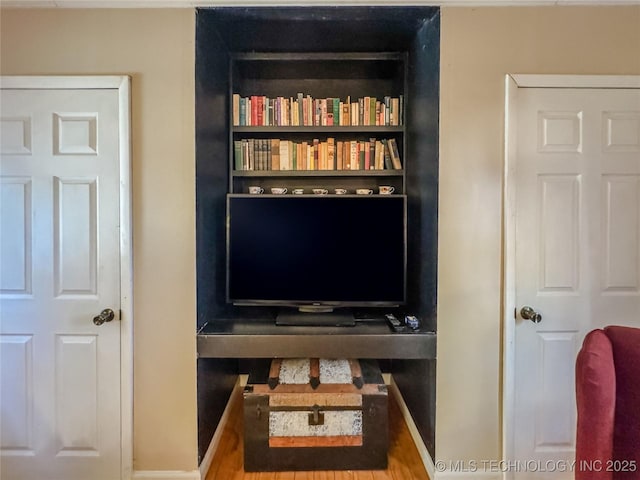 2064 Cave Creek Ct, Kansas, OK 74347 - detailed view of baseboards