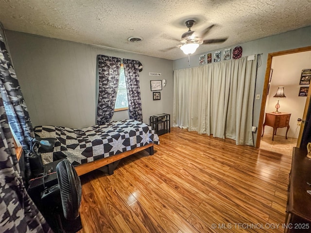 2064 Cave Creek Ct, Kansas, OK 74347 - bedroom featuring wood finished floors, a textured ceiling, and ceiling fan