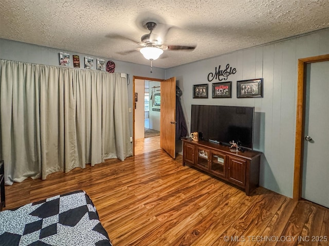 2064 Cave Creek Ct, Kansas, OK 74347 - living area featuring wood finished floors, a ceiling fan, and a textured ceiling