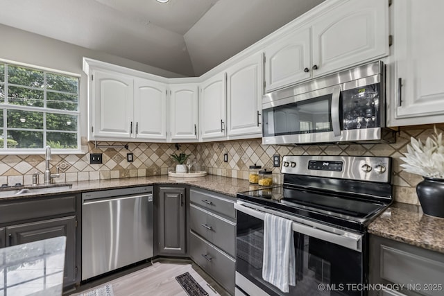 8602 S 91st E Ave, Tulsa, OK 74133 - kitchen featuring stainless steel appliances, white cabinets, backsplash, light wood-type flooring, and gray cabinets