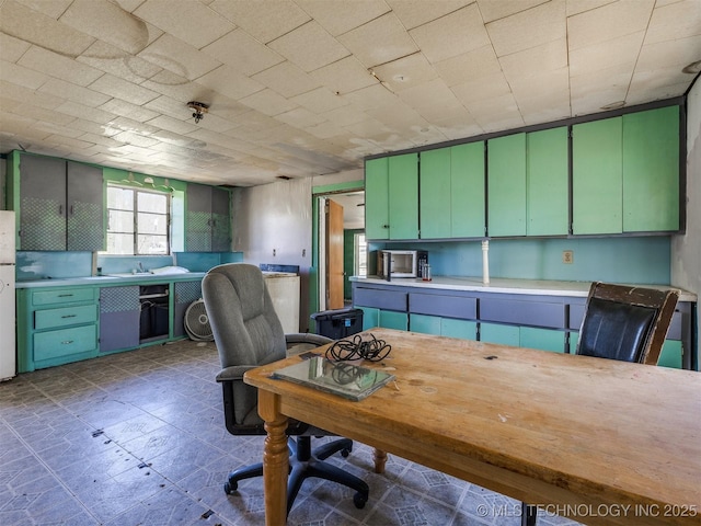 31229 E 682nd Rd, Wagoner, OK 74467 - office area featuring a sink
