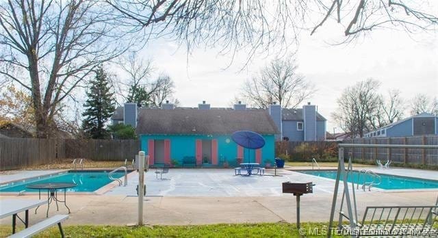 5614 S Newport Ave Unit 5614, Tulsa, OK 74105 - community pool with a fenced backyard and a patio area