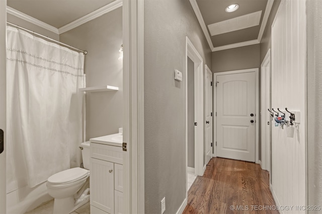5006 S 164th E Ave, Tulsa, OK 74134 - hallway featuring ornamental molding and light wood-style floors