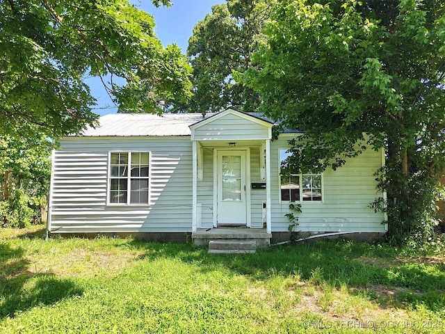 619 E Cherrie St, Tahlequah, OK 74464 - view of front of home with metal roof and a front lawn