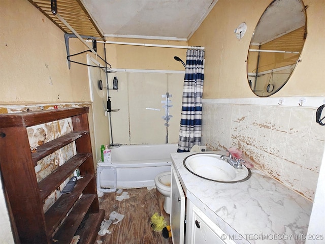 619 E Cherrie St, Tahlequah, OK 74464 - full bathroom featuring toilet, vanity, shower / bath combo, wood finished floors, and wainscoting