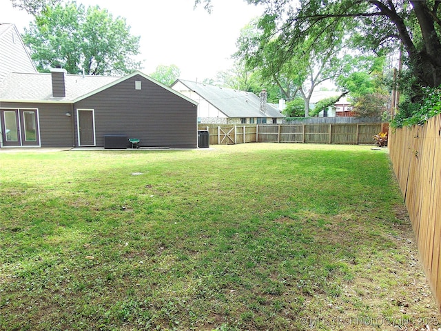 2619 E 47th St, Tulsa, OK 74105 - view of yard with cooling unit