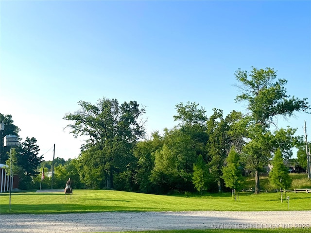 421224 E 1165th Rd, Eufaula, OK 74432 - surrounding community with a lawn