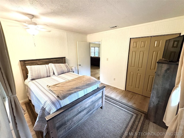 421224 E 1165th Rd, Eufaula, OK 74432 - bedroom featuring wood finished floors, a textured ceiling, a closet, and ornamental molding