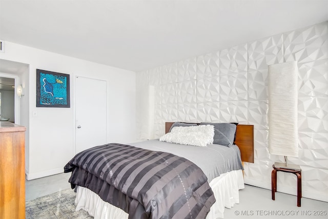 450 W 7th St Unit 1405, Tulsa, OK 74119 - bedroom with concrete flooring