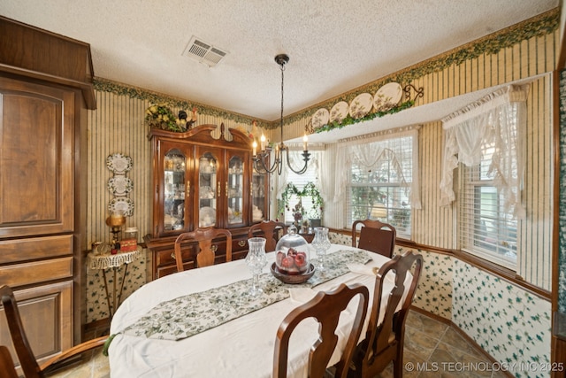 3504 S Rolling Oaks Dr, Tulsa, OK 74107 - dining area with wallpapered walls, a textured ceiling, and a chandelier