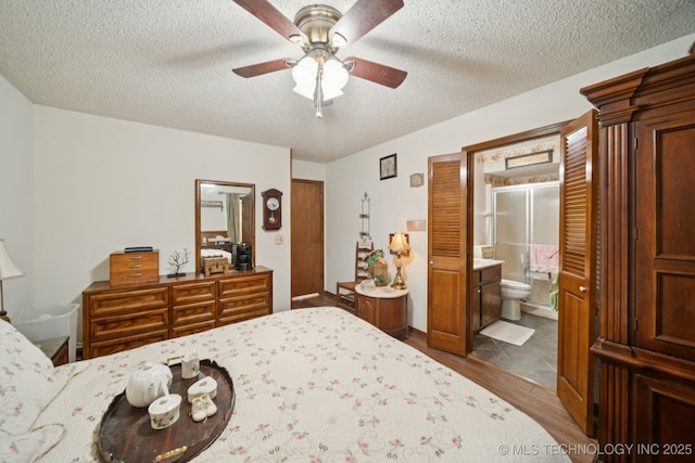 3504 S Rolling Oaks Dr, Tulsa, OK 74107 - bedroom featuring wood finished floors, a textured ceiling, connected bathroom, and ceiling fan