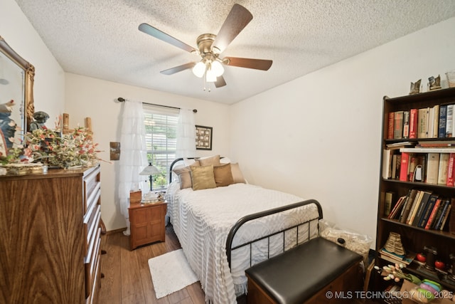 3504 S Rolling Oaks Dr, Tulsa, OK 74107 - bedroom featuring hardwood / wood-style flooring, a textured ceiling, and a ceiling fan