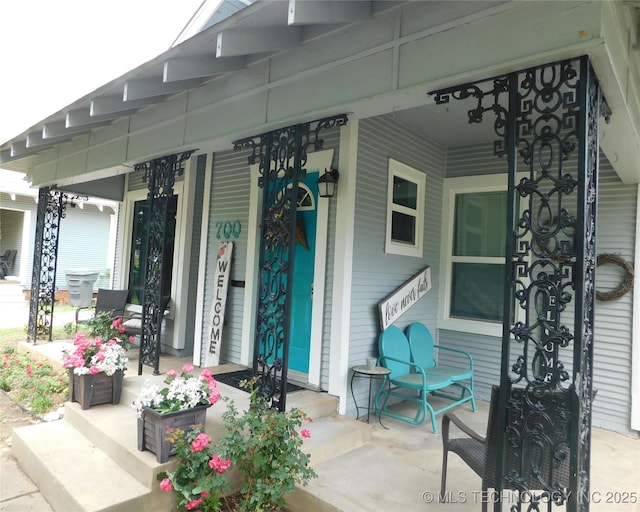 700 D St NW, Ardmore, OK 73401 - property entrance featuring a porch