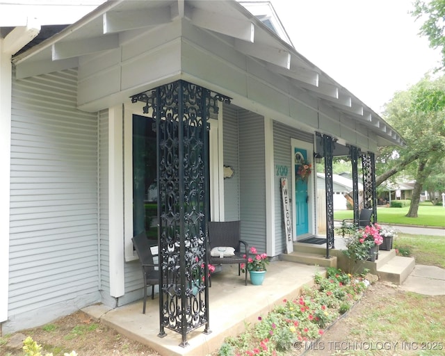 700 D St NW, Ardmore, OK 73401 - entrance to property with covered porch
