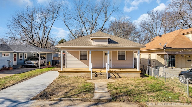 613 NW A St, Ardmore, OK 73401 - bungalow-style home featuring covered porch and a shingled roof