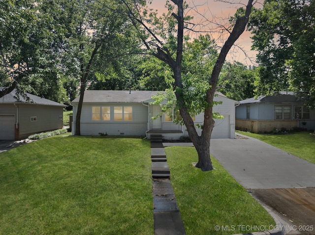 2818 S Pittsburg Ave, Tulsa, OK 74114 - view of front facade with concrete driveway and a front lawn