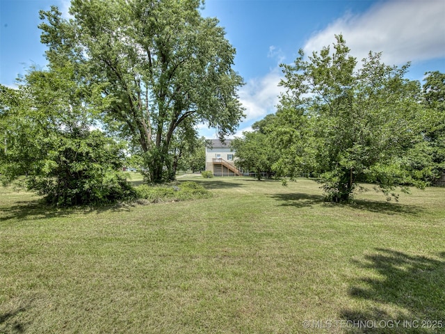 5504 E 5th Pl, Tulsa, OK 74112 - view of green lawn featuring stairs