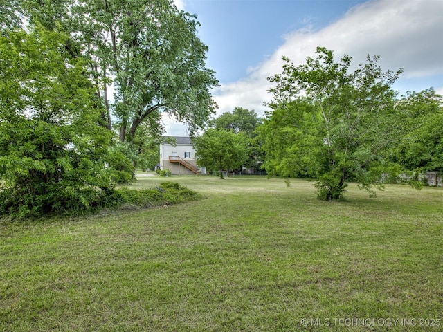 5504 E 5th Pl, Tulsa, OK 74112 - view of green lawn featuring stairway