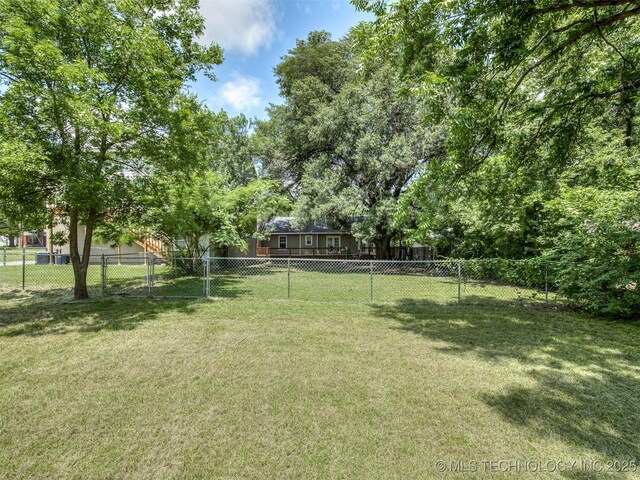 5504 E 5th Pl, Tulsa, OK 74112 - view of yard