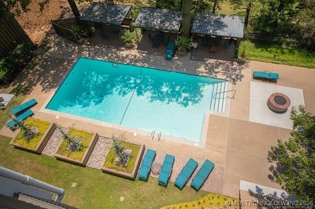 2300 Riverside Dr Unit 5E, Tulsa, OK 74114 - view of swimming pool