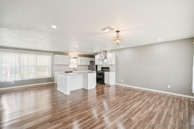507 S Oklahoma Ave, Haskell, OK 74436 - unfurnished living room featuring light wood-style floors, baseboards, recessed lighting, and a sink