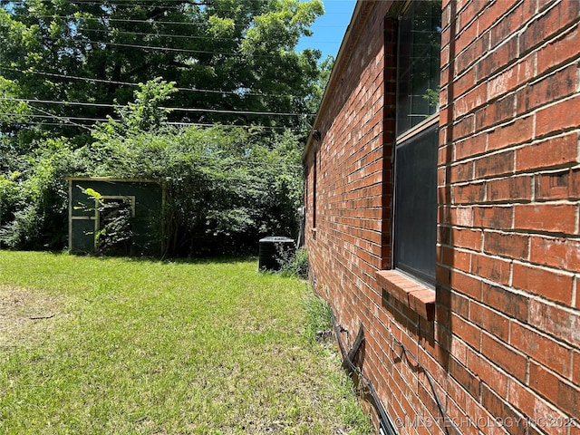 1621 Center Ln, Muskogee, OK 74403 - view of grassy yard with central AC