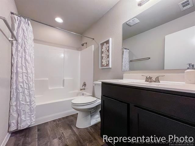 8508 E Queens St, Broken Arrow, OK 74014 - full bath featuring toilet, wood finished floors, vanity, shower / bath combo, and recessed lighting