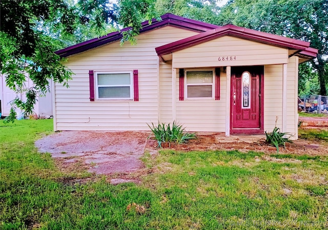 68484 S 315th Rd, Wagoner, OK 74467 - view of front of house featuring a front lawn
