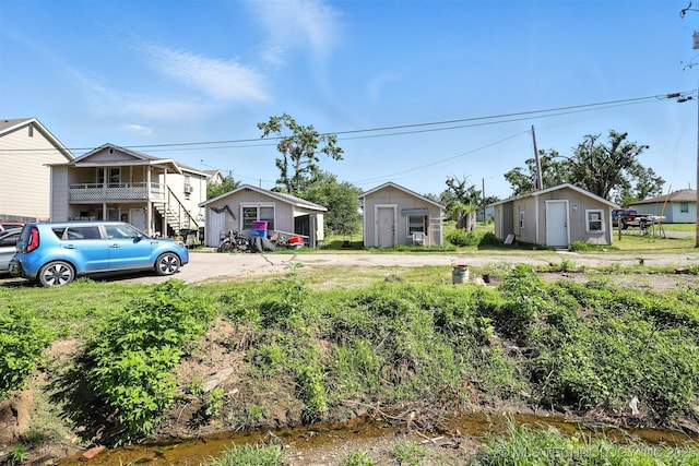 211 W Jordan St, Claremore, OK 74017 - view of yard