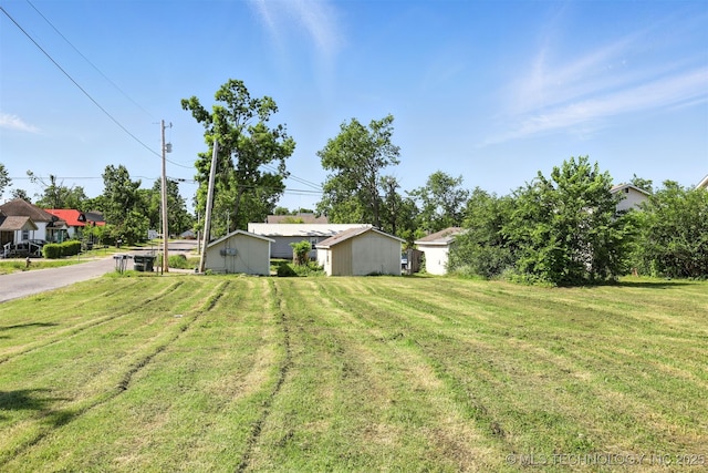 211 W Jordan St, Claremore, OK 74017 - view of grassy yard